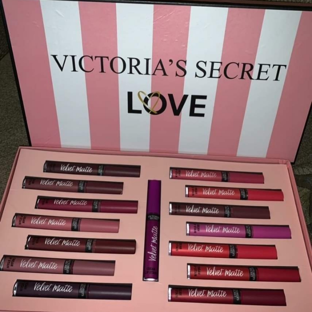 Victoria secret lip gloss kit